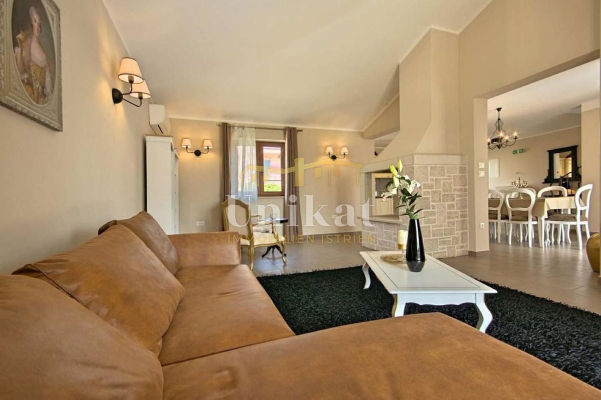 Hiša s bazenom blizu Poreča